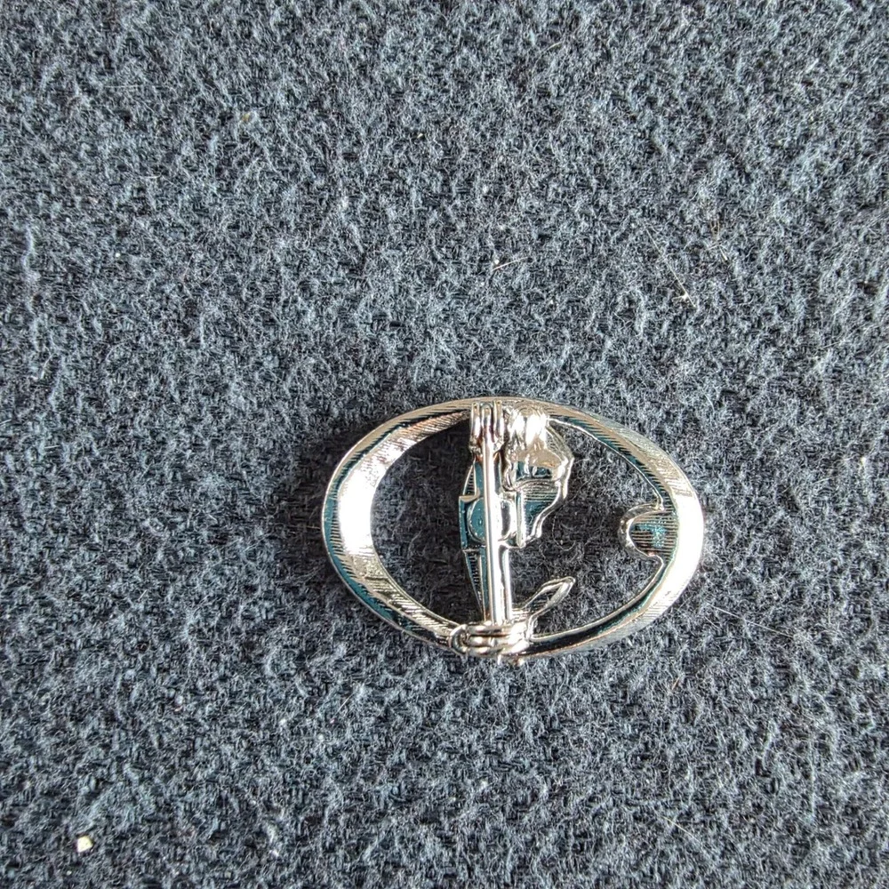 Vintage Virgin Mary Praying Madonna Brooch Silver Tone Faux Pearl Religious Pin